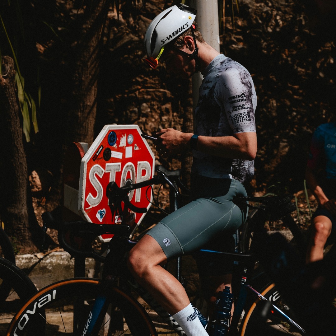 ICON BIBSHORTS SMOOTH ONE｜オーダーサイクルジャージならBIORACER